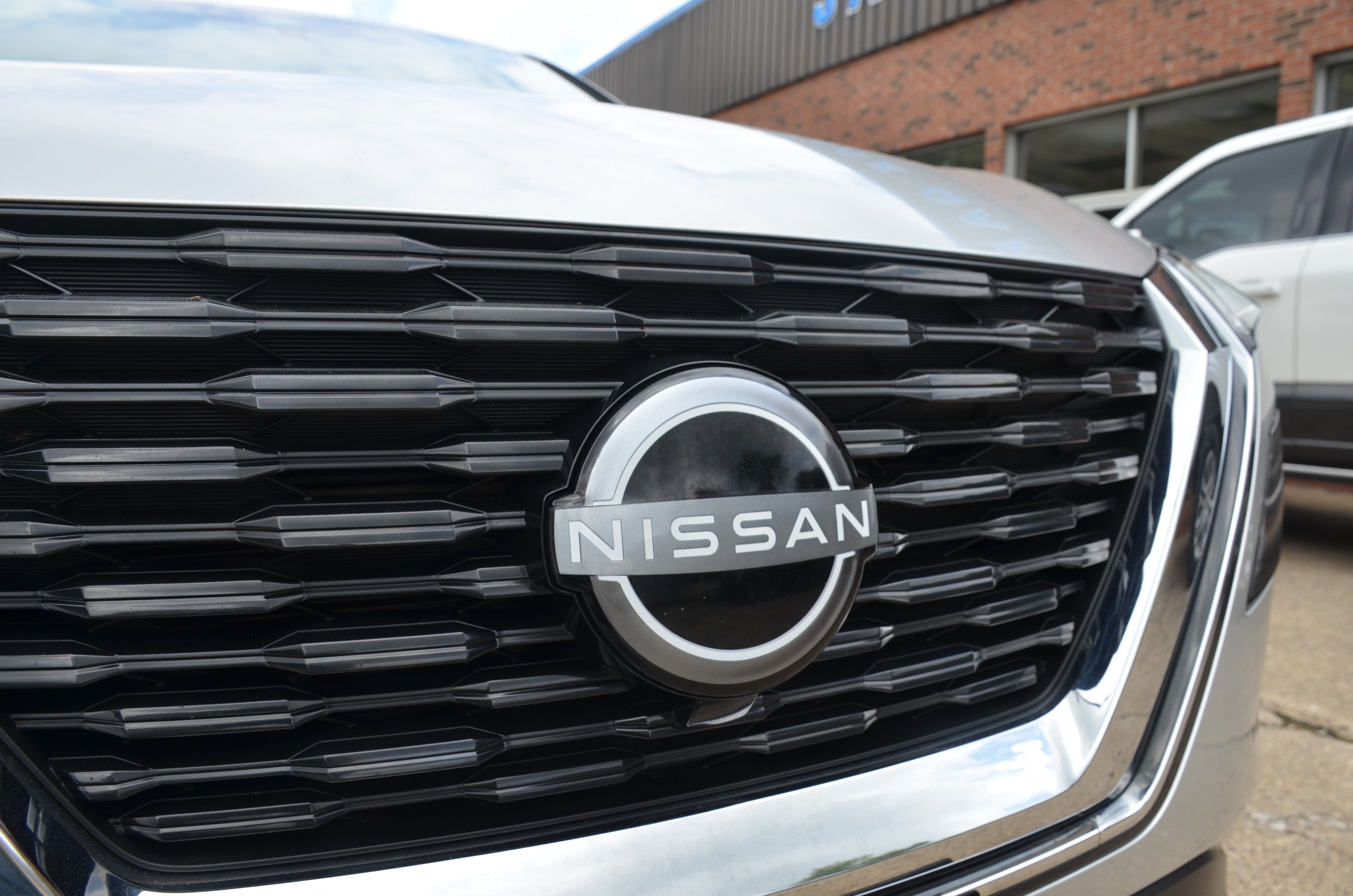 Used 2023 Nissan Rogue SV AWD/4WD image 9
