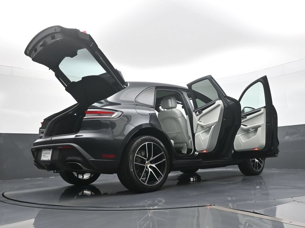 Certified 2023 Porsche Macan AWD/4WD image 26