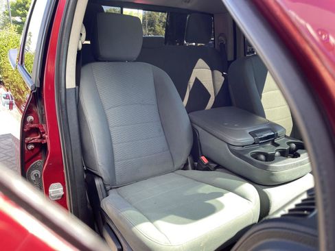 Used 2015 RAM 1500 Classic SLT AWD/4WD image 27