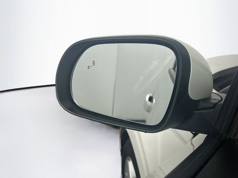 Used 2025 Kia Soul LX w/ LX Technology Package FWD image 16