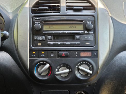 Used 2005 Toyota RAV4 4WD image 19