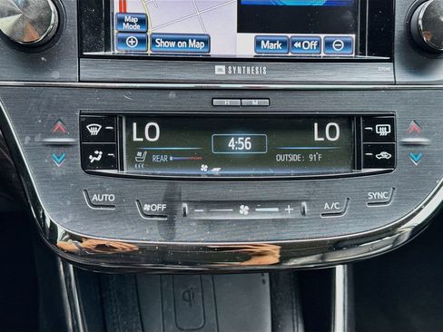 Used 2013 Toyota Avalon Limited w/ Technology Pkg FWD image 18