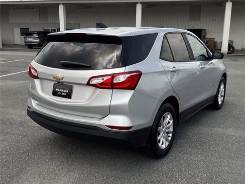 Used 2021 Chevrolet Equinox LS w/ LS Convenience Package FWD image 4