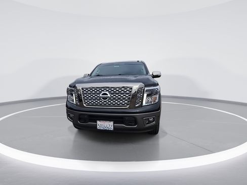 Used 2019 Nissan Titan Platinum Reserve image 3