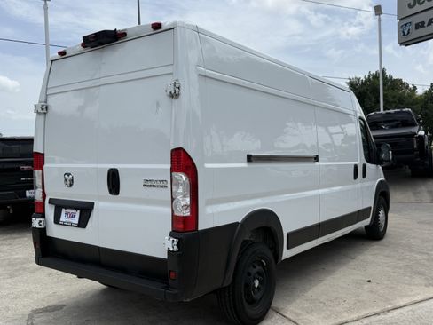 Used 2024 RAM ProMaster 2500 w/ Convenience Group FWD image 5
