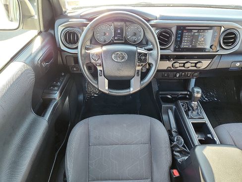 Used 2018 Toyota Tacoma 2WD Double Cab image 11