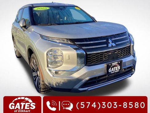 Used 2025 Mitsubishi Outlander SE AWD/4WD image 1
