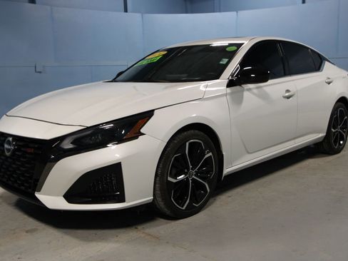 Used 2024 Nissan Altima 2.5 SR w/ SR Premium Package image 25