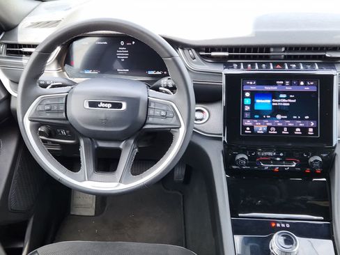 Used 2024 Jeep Grand Cherokee Altitude AWD/4WD image 24