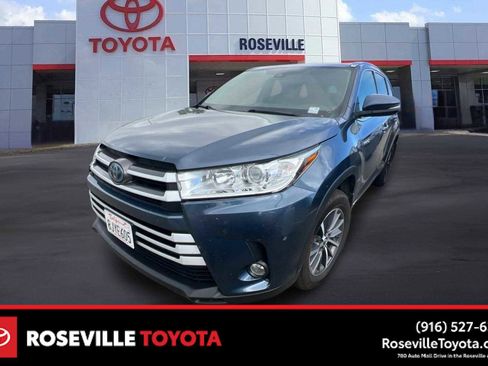 Used 2019 Toyota Highlander XLE image 1