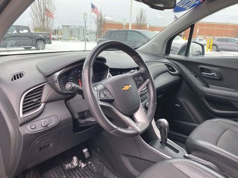 Used 2020 Chevrolet Trax LT w/ Sun & Sound Package image 10