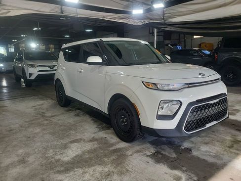 Used 2021 Kia Soul LX FWD image 3