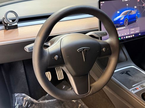 Used 2023 Tesla Model Y Performance AWD/4WD image 16
