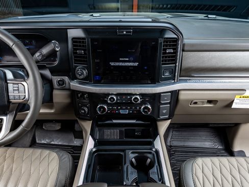 Used 2025 Ford F450 Platinum w/ Platinum Plus Package image 23