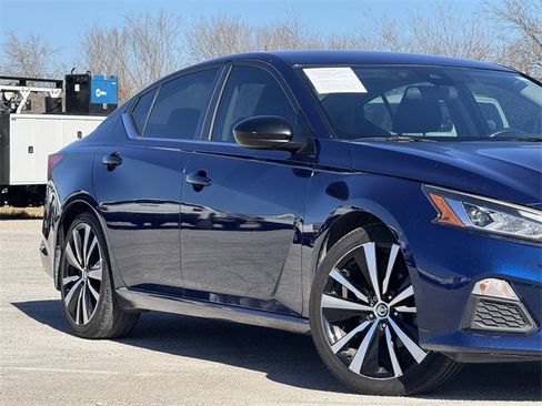 Used 2020 Nissan Altima 2.5 SR image 3