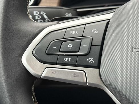 Used 2024 Volkswagen Atlas SE AWD/4WD image 22