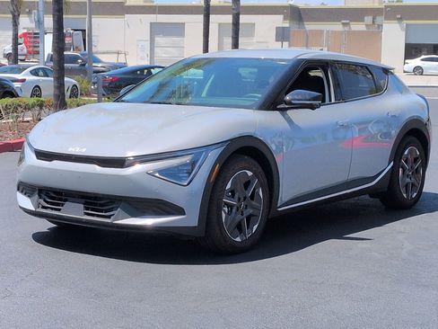 Used 2025 Kia EV6 Light w/ Light LR Technology Package RWD image 5