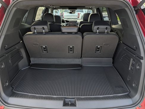 New 2026 GMC Acadia Denali Ultimate w/ LPO, Floor Liner Package AWD/4WD image 28