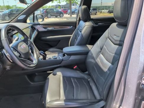 Certified 2023 Cadillac XT6 Sport w/ Platinum Package AWD/4WD image 17