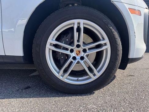 Certified 2026 Porsche Macan image 28
