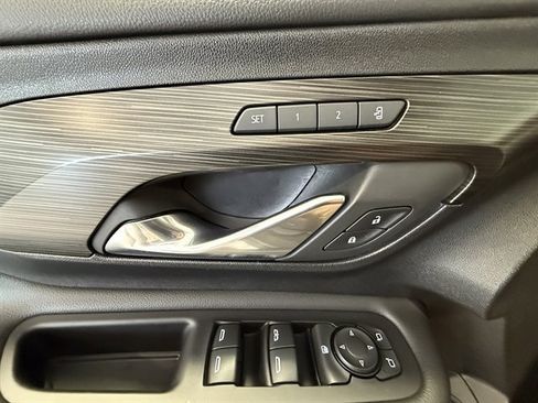 Used 2024 GMC Terrain SLT image 30