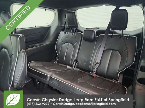 Certified 2025 Chrysler Pacifica Limited FWD image 31