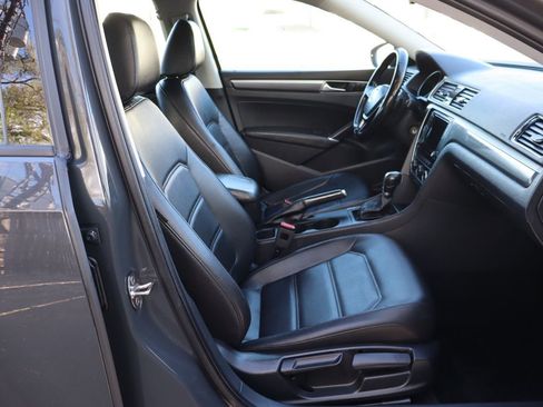 Used 2018 Volkswagen Passat 2.0T R-Line image 22