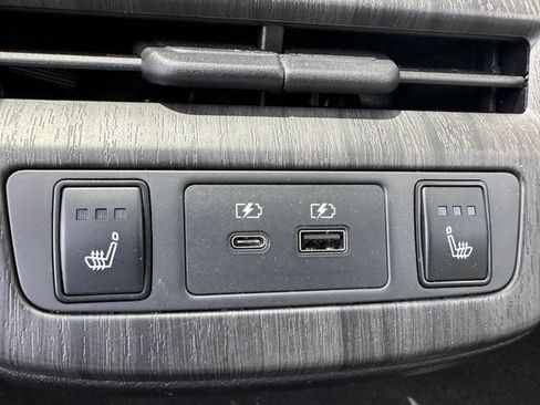 Used 2024 Nissan Ariya AWD image 15
