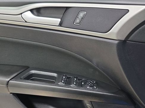 Used 2020 Ford Fusion SE image 28