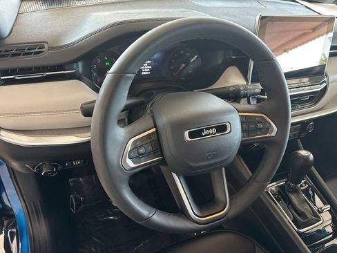 Used 2025 Jeep Compass Limited AWD/4WD image 28