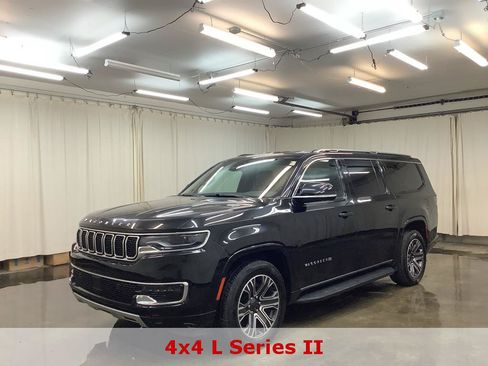 Used 2024 Jeep Wagoneer L Series II w/ Flexible Seating Group AWD/4WD image 1