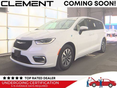 Used 2023 Chrysler Pacifica Touring-L FWD image 1