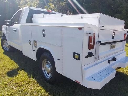 Used 2018 Ford F250 XL w/ Power Equipment Group RWD image 8