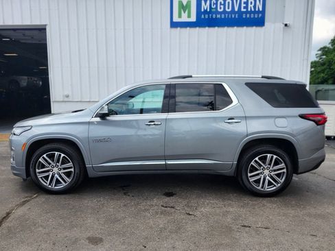 Used 2023 Chevrolet Traverse High Country AWD/4WD image 2