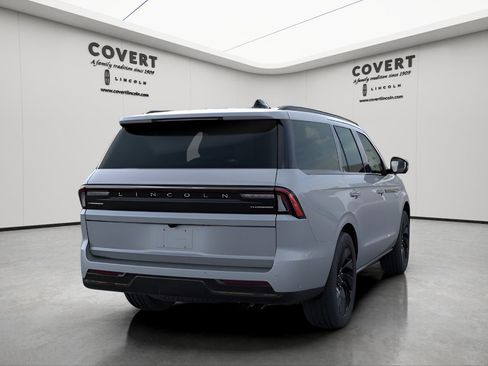 New 2026 Lincoln Navigator Reserve AWD/4WD image 8