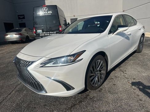 Used 2025 Lexus ES 300h w/ Luxury Package image 7