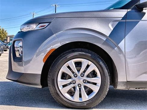 Used 2022 Kia Soul LX image 13