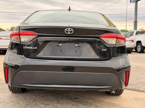 Used 2021 Toyota Corolla LE image 4