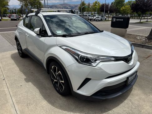 Used 2019 Toyota C-HR XLE FWD image 4