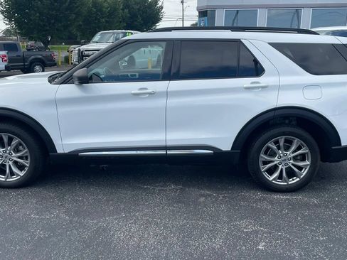 Used 2020 Ford Explorer XLT w/ Equipment Group 202A AWD/4WD image 8