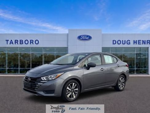 Used 2025 Nissan Versa SV FWD image 1