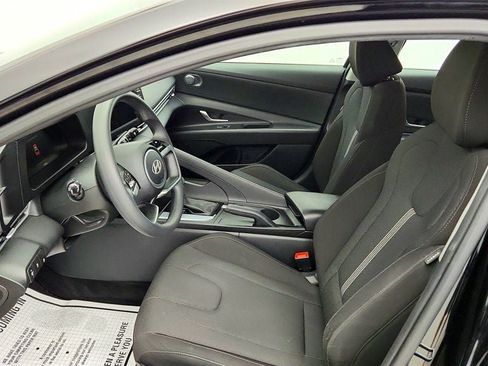 Used 2025 Hyundai Elantra SE w/ Cargo Package FWD image 17