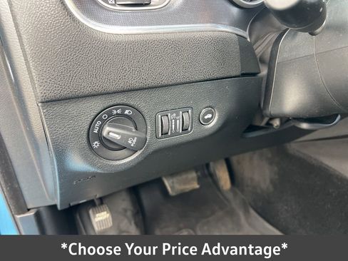 Used 2015 Dodge Charger SXT image 40