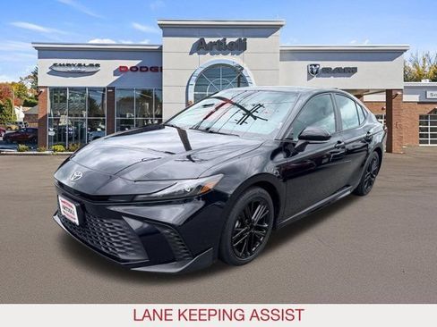 Used 2025 Toyota Camry SE FWD image 4