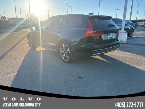 Certified 2025 Volvo V60 B5 Cross Country Plus image 3