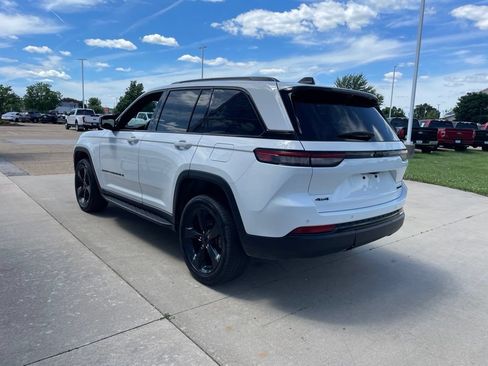 Used 2024 Jeep Grand Cherokee Limited w/ Luxury Tech Group II AWD/4WD image 7