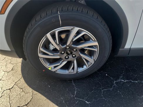 New 2026 Lincoln Corsair Premiere image 9