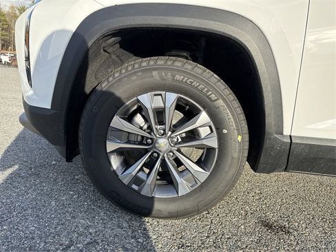 New 2025 Chevrolet Equinox LT w/ Safety and Technology Package image 32