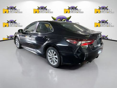 Used 2021 Toyota Camry SE FWD image 6