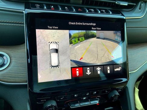 Used 2022 Jeep Grand Cherokee L Summit w/ Luxury Tech Group V AWD/4WD image 22